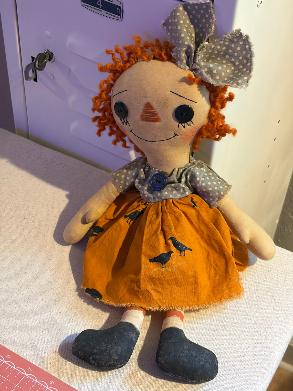 15" Annie in crow print