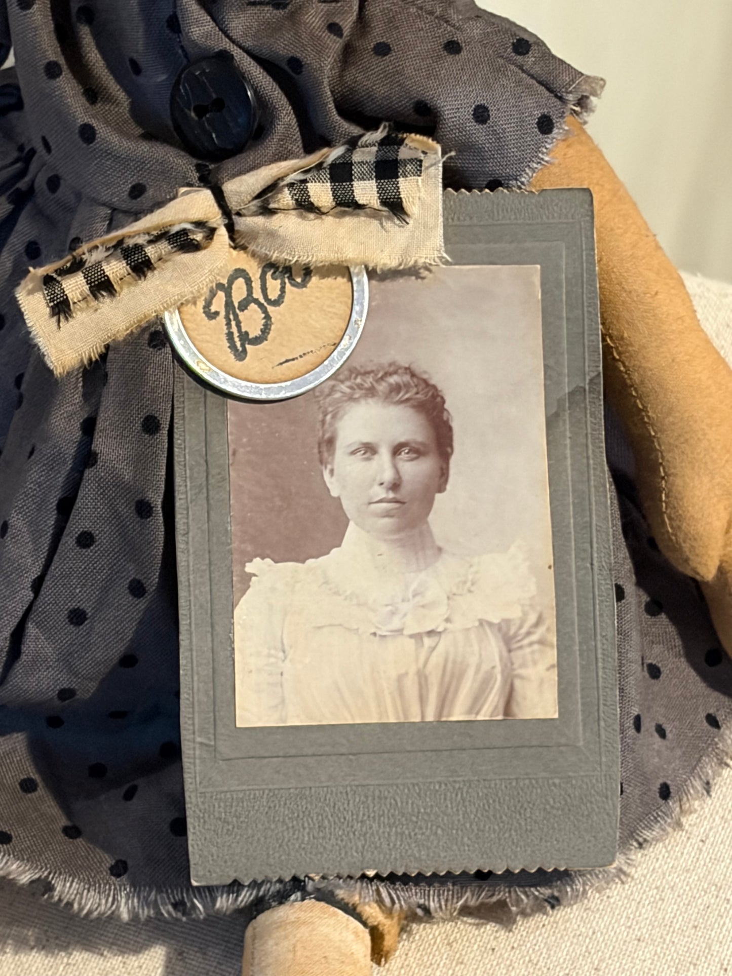 15" Annie with antique picture