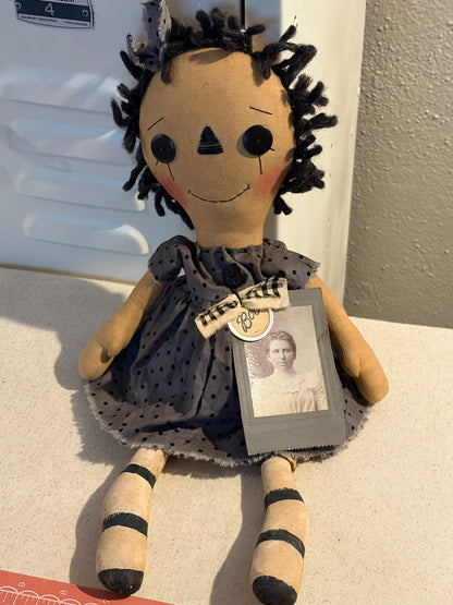 15" Annie with antique picture